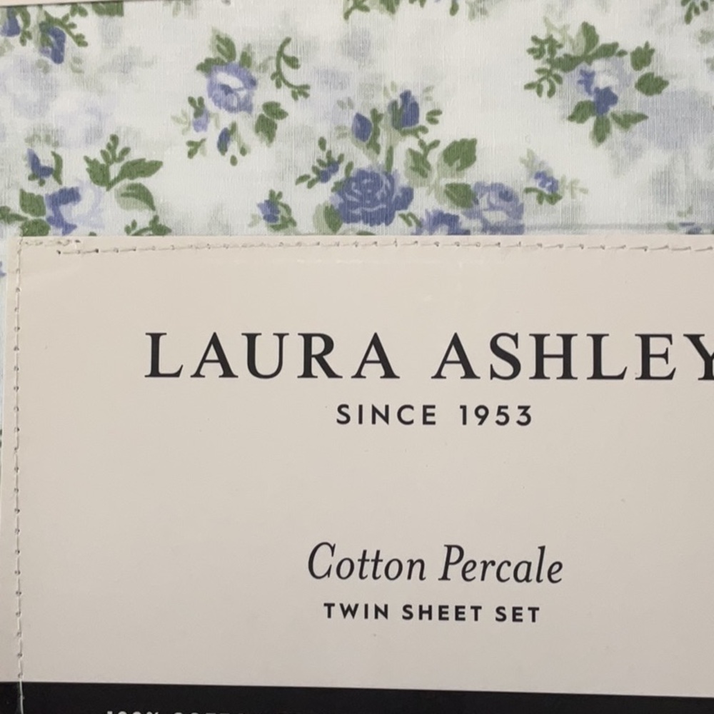 💚 💚 Laura Ashley twin sheet set. Cotton percale. New!